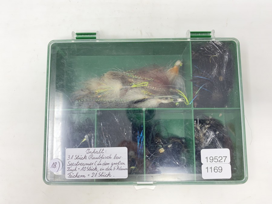 Fliegenbox mit 31 Meerforellenstreamer