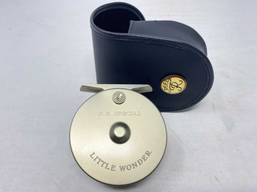 Fliegenrolle, Little Wonder, F.R. Special von Franz Roitner, Österreich, Klasse 3/4/5, Linkshand, kratzfeste Oberflächenbeschichtung, Super Bremssystem, handgefertigte Lederrollentasche, neu und ungefischt