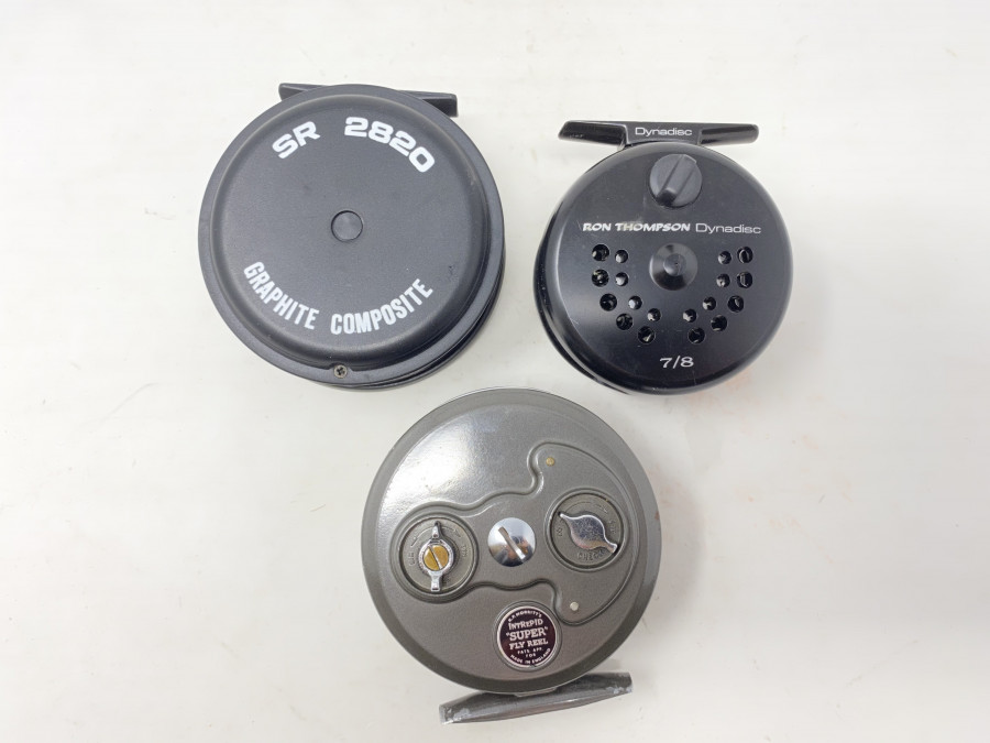 3 Fliegenrollen: Ron Thompson Dynadisc, 7/8, Linkshand, gutes Bremssystem, Intrepid Super Fly Reel, #5, Rechts- oder Linkshand und Graphite Composite SR 2820, alle Rollen in gutem Zustand