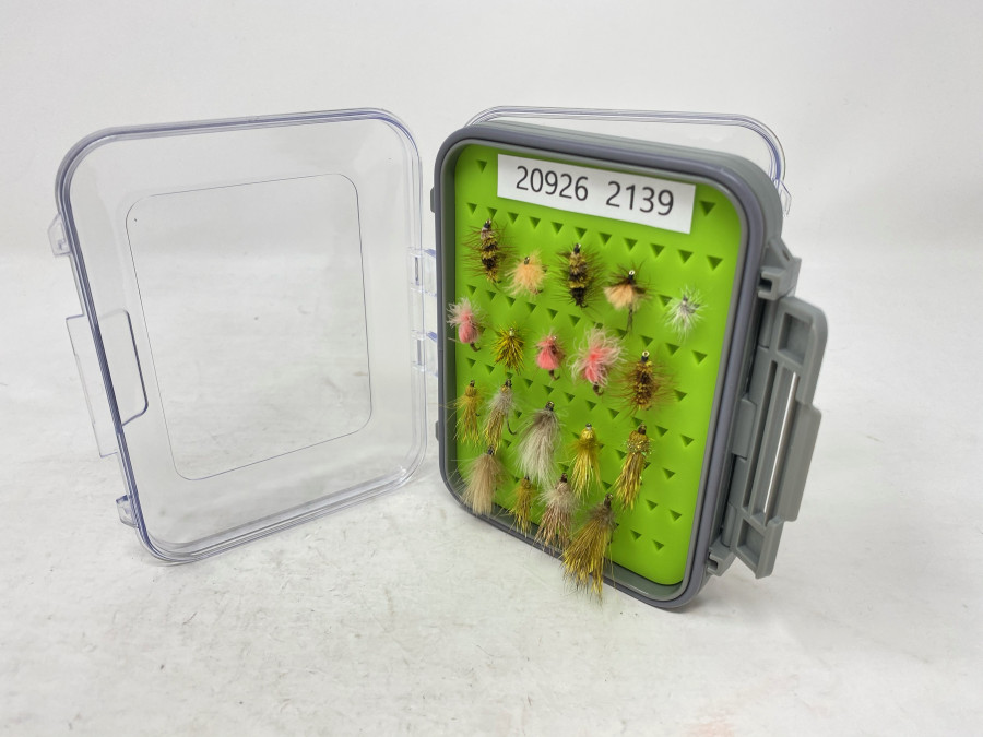 Kunsstoff Fliegenbox mit 38 Trockenfliegen, Jig´s und Nymphen für Forelle und Äsche