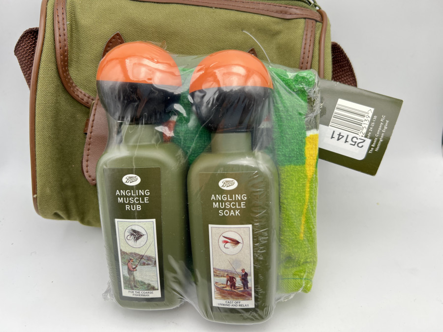 Boots Angling Gift Bag, 1 Flasche Muscle Rub und 1 Flasche Muscle Soak, Handtuch, neu und unbenutzt