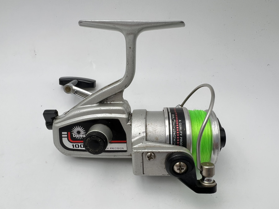 Stationärrolle, Daiwa 100X, Made in Japan, mit Schnur, Gebrauchsspuren
