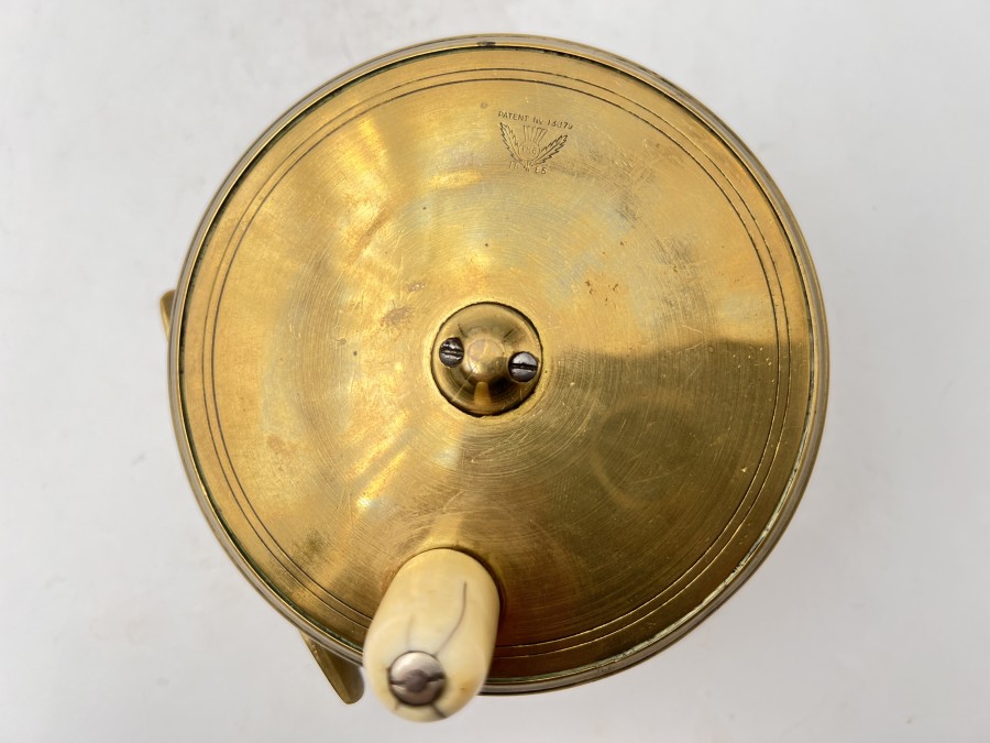 Vintage Angelrolle, Macleight Perth, Patent No. 13879, TRE 1885, Messing, Horngriff, Gewicht 735 Gramm, Rollendurchmesser 115mm, Rollenbreite 50mm, guter Zustand