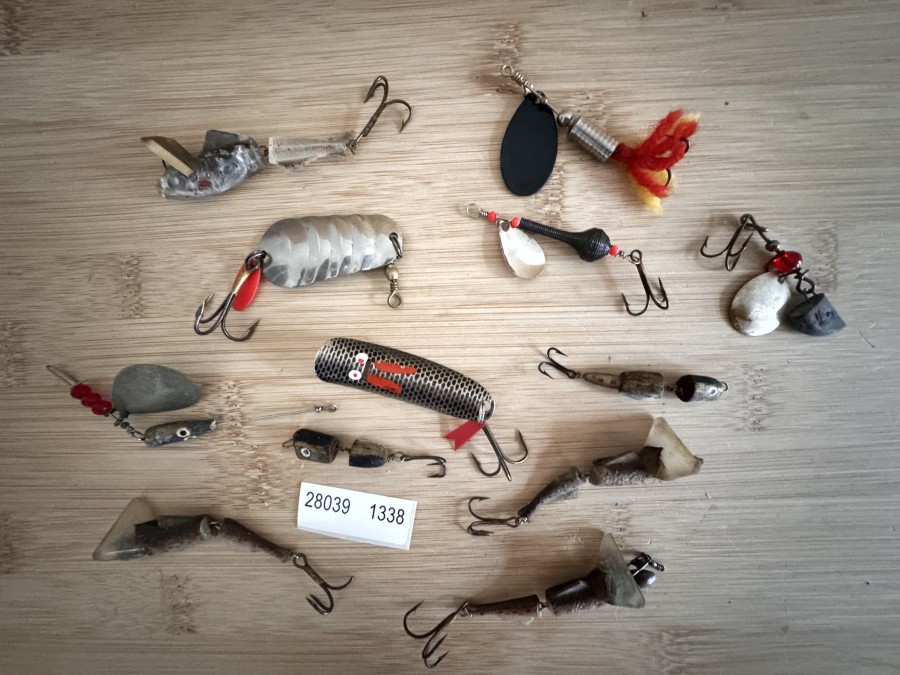 Kunstköder, DAM Löffel, 45mm, 5 Spinner, 3 Gummifischchen, 2 kleine Holzwobbler, gefischt