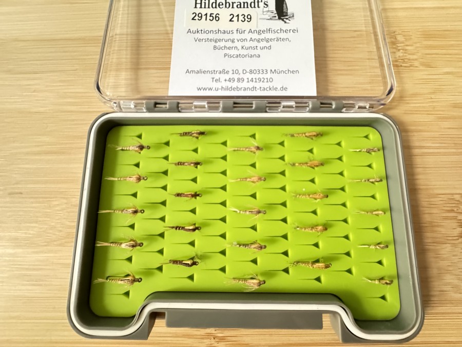 Nymphensortiment, 25 Stück, birnenförmiger Tungstenkörper, Kamasan Haken, Grösse 12 bis 16, Widerhaken, in Fliegenfoambox, sehr fängig und populär in schwierigen Gewässern