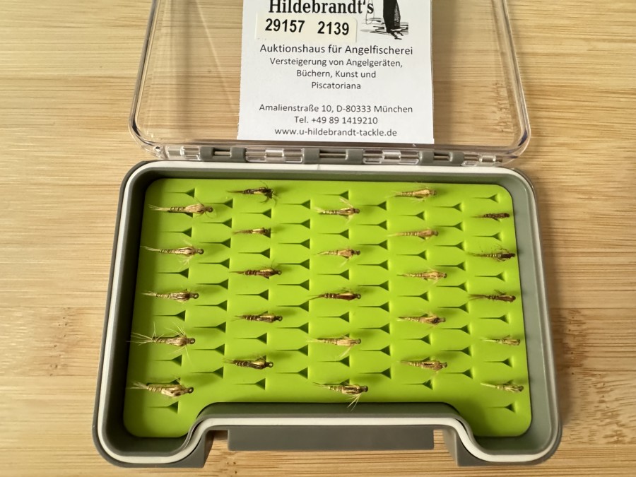 Nymphensortiment, 25 Stück, birnenförmiger Tungstenkörper, Kamasan Haken, Grösse 12 bis 16, Widerhaken, in Fliegenfoambox, sehr fängig und populär in schwierigen Gewässern