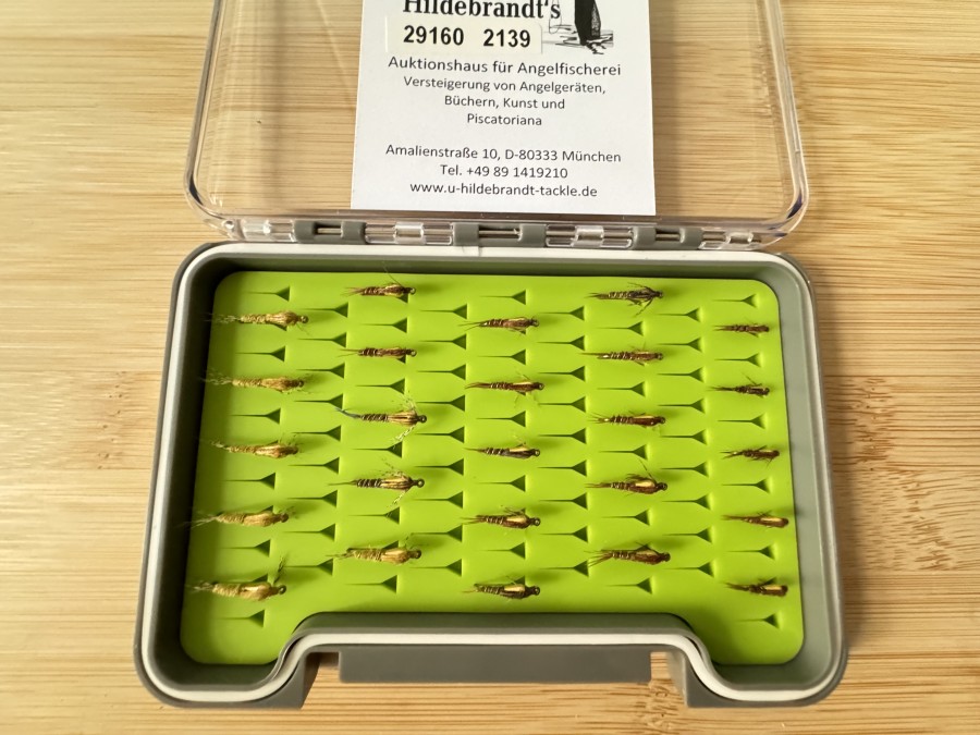 Nymphensortiment, 25 Stück, birnenförmiger Tungstenkörper, Kamasan Haken, Grösse 12 bis 16, Widerhaken, in Fliegenfoambox, sehr fängig und populär in schwierigen Gewässern