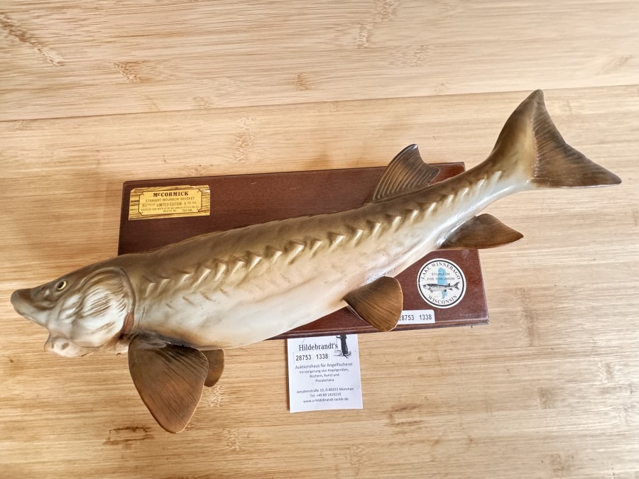 Keramikfisch, Stör auf Holzbrett, 44cm lang, Lake Winnebago, Wisconsin, Sturgeon for Tomorrow