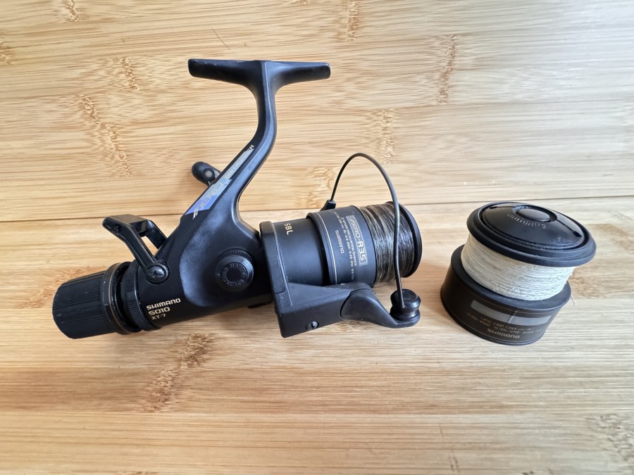 Stationärrolle, Shimano, 5010, Baitrunner Aero GT, mit Monofiler Schnur, Reservespule mit Geflochtener Schnur, sehr guter Zustand