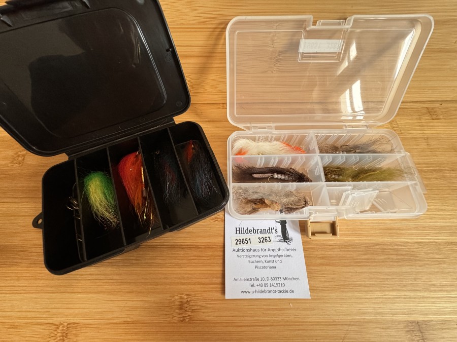 Fliegensortiment, 2 Boxen mit 9 Muddler Minnow, 7 Tubenfliegen (Yves Dreux), 7 Kamasan Tubenfliegen Drillinge, gute Qualität