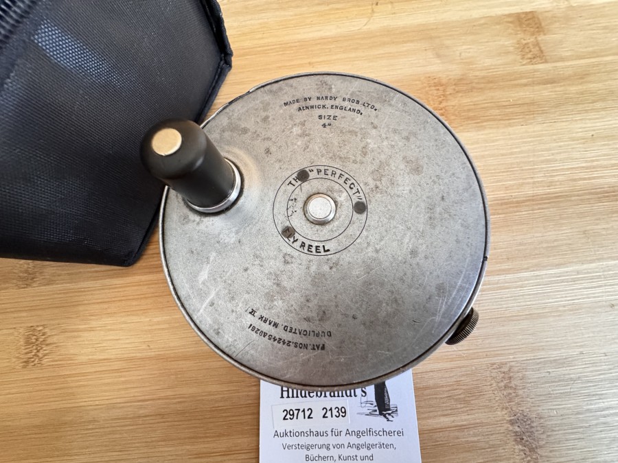 Lachsfliegenrolle, Made by Hardy Bros Ltd, Alnwick, England, The Perfect  Flyreel, Size 4", Rechtshand, Gewicht 385g, Pat. Nos. 24245 & 9261, Duplicated Mark II,technisch gut, Gebrauchsspuren am Gehäuse, Salmo Rollentasche