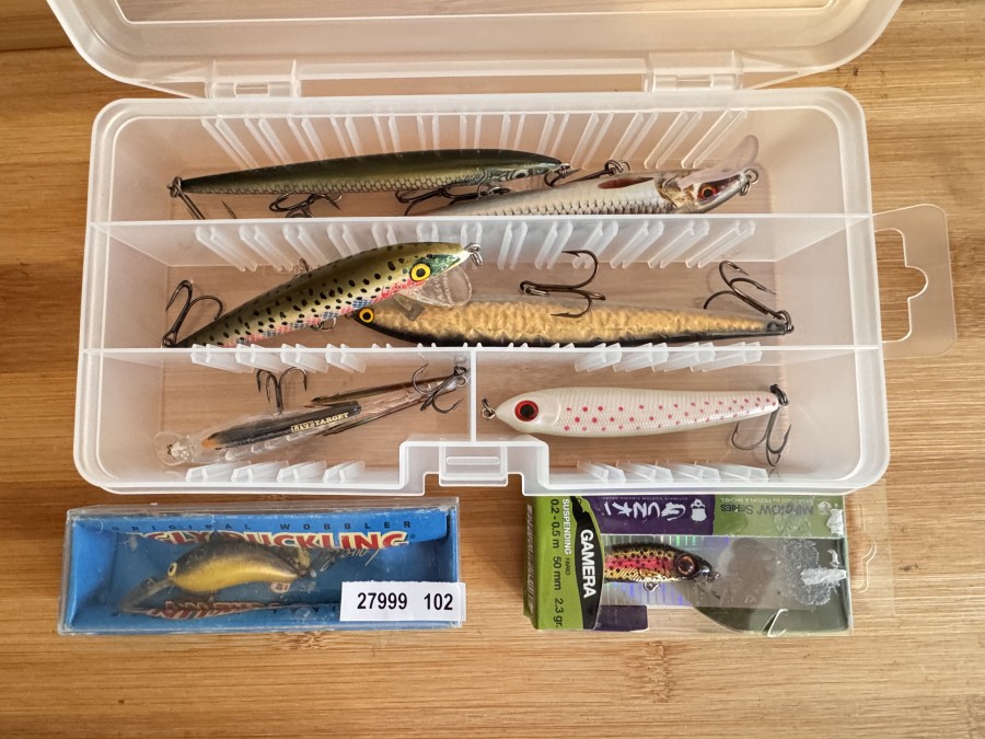 Wobbler, 8 Stück, Rapala, Live Target, Genki Kamera, 2,3gr., Rundno Pace und andere Hersteller, 10 bis 15cm, in Meiho Box, ungefischt