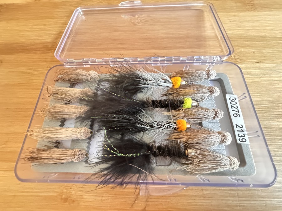 Streamersortiment, 10 Muddler, Grösse 4 und 4 Wooly Bugger, in Kunststoff Fliegenbox, gute Qualität