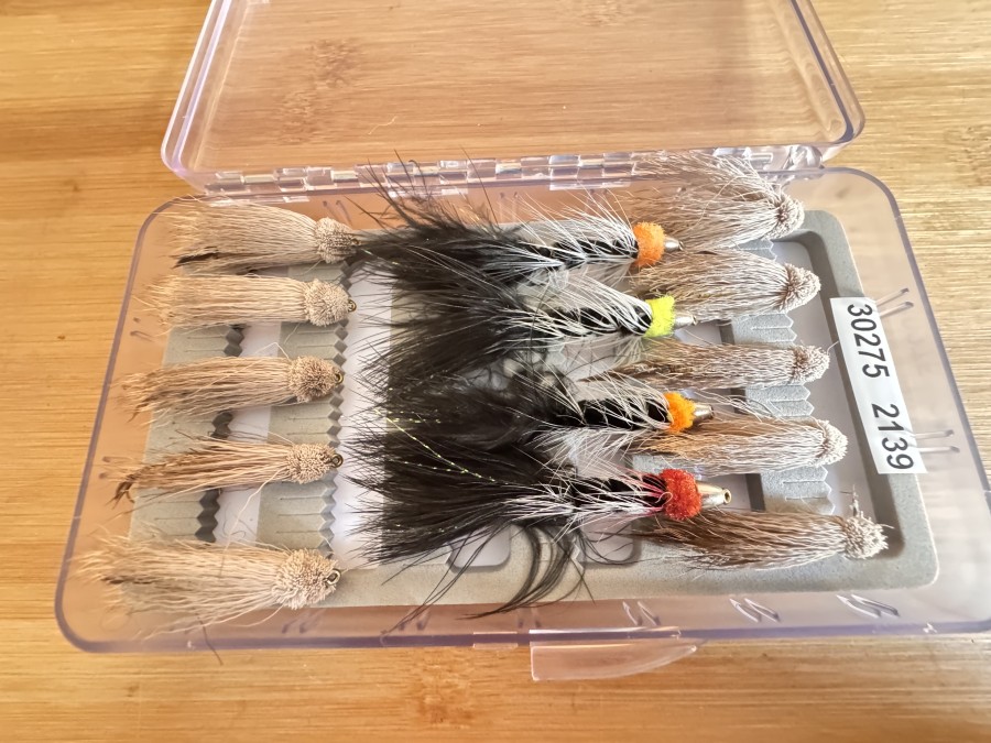 Streamersortiment, 10 Muddler, Grösse 4 und 4 Wooly Bugger, in Kunststoff Fliegenbox, gute Qualität
