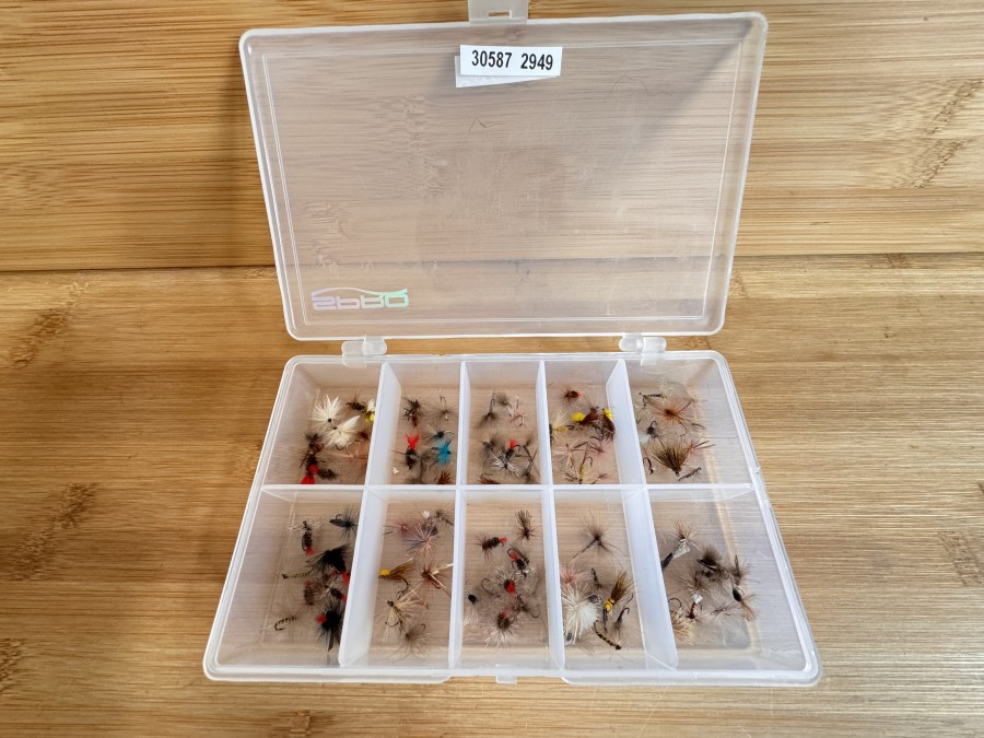 Kunststoff Fliegenbox, Spro, Grösse 175x105x30mm, 10Fächer, 100 Trockenfliegen, Grösse 12 bis 20, für Äsche und Forelle