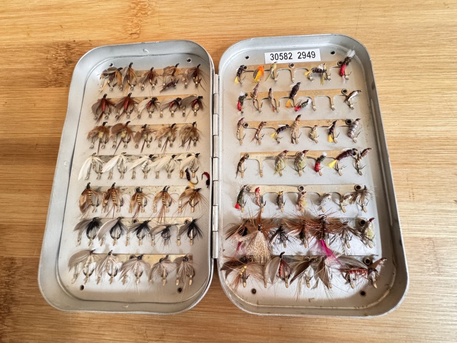Alu Fliegenbox, Richard Wheatley, Grösse 150x90x15mm, mit Halteclips, 80 Nymphen und Nassfliegen, gute Qualität