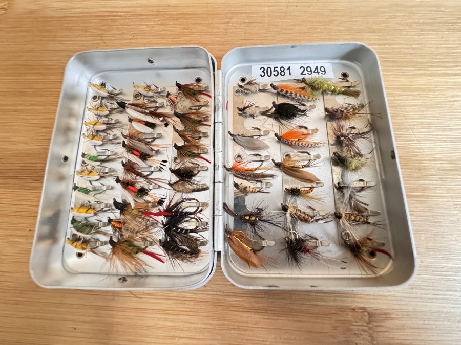 Alu Fliegenbox. Richard Wheatley, Grösse 90x65x20mm, mit Halteclips, 50 Nassfliegen und Nymphen, gute Qualität