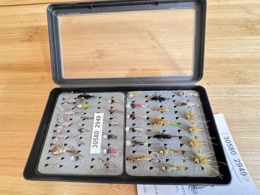 Kunststoff Nymphenbox, Petitjean, Grösse 160x85x20mm, mit 35 Nymphen, Tungsten Nymphen, gute Qualität