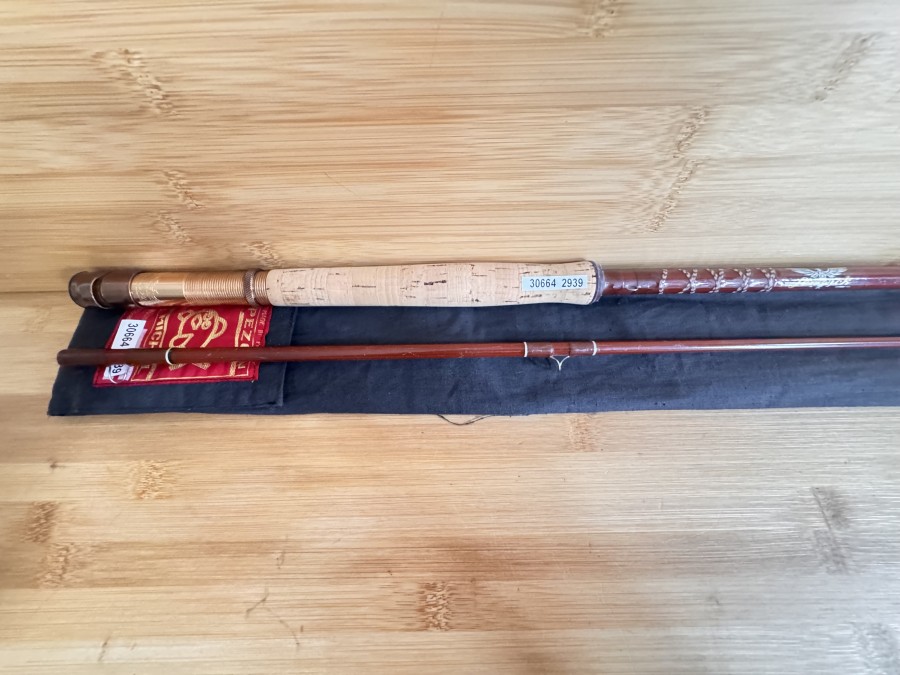 Fliegenrute, Fenwick, Chuck Petersen, Glasfaser, FF 85, 2tlg., 8 1/2", 4 1/8 oz., Aftma Fly Line No. 8, Futteral (Pezon et Michel), sehr guter Zustand, schönes Sammlerstück, Transportlänge 1340mm