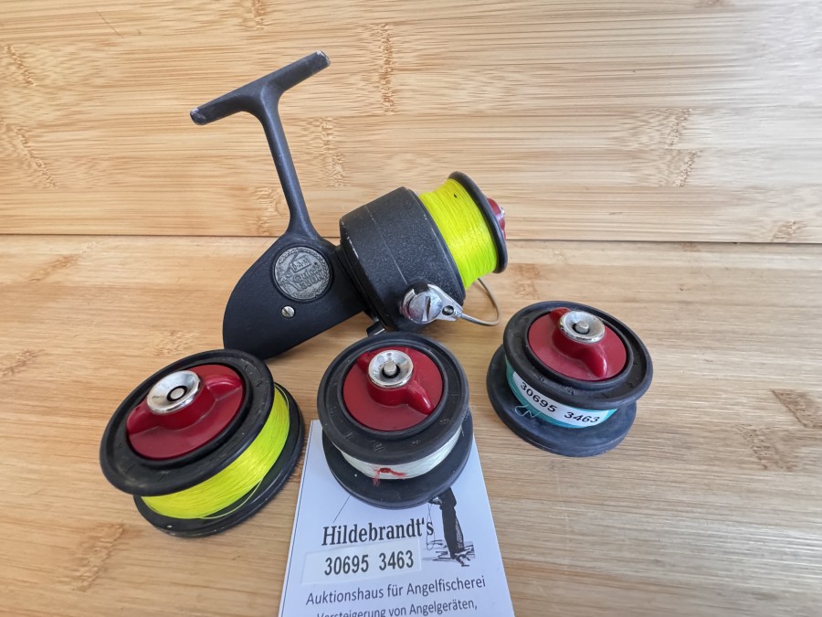Stationärrolle, DAM, Quick 330N, Made in West Germany, Linkshand, 3 Reservespulen, jeweils mit monofiler Schnur, Gebrauchsspuren