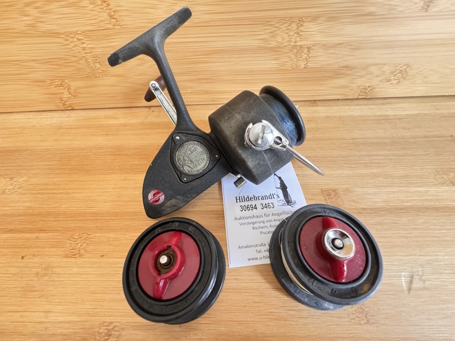 Stationärrolle, DAM, Quick 331N, Made in West Germany, Linkshand, 2 Reservespulen, jeweils mit monofiler Schnur, Gebrauchsspuren