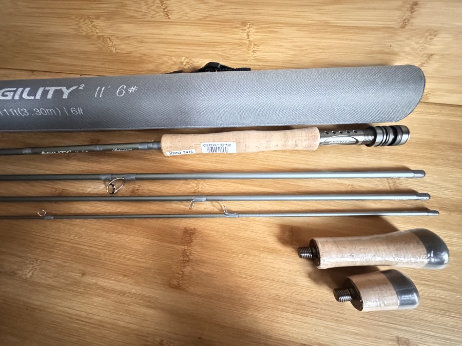 Fliegenrute, Shakespeare, Agility, 4tlg., 11", #6, Gewicht 160 Gramm, mit 2 Griffverlängerungen, Codura Transportrohr, ungefischt, Transportlänge 960mm
