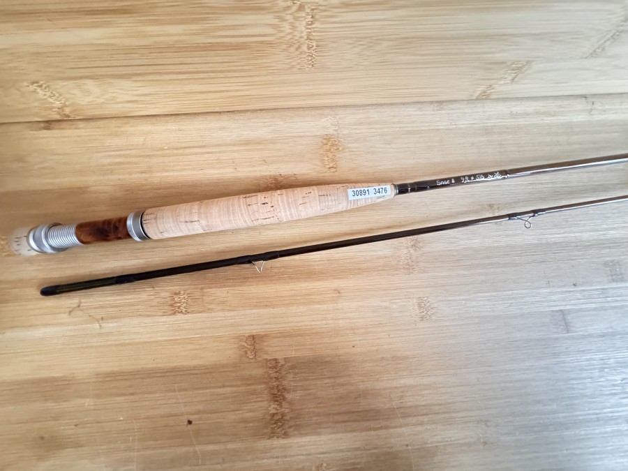Fliegenrute, Sage, Graphite III GFL 590 RPL, 2tlg., 270cm, #5/6, Gewicht 102 Gramm, aufgebaut von Erhard Loidl, Futteral, leichte Gebrauchsspuren, Transportlänge 1420mm