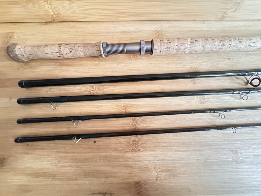 Zweihandfliegenrute, Sage Graphite IV, aufgebaut von Erhard Loidl, 4tlg., 15 ft, #10/11, Gewicht 295 Gramm, Reservespitze, Futteral, Gebrauchsspuren, Transportlänge 1220mm