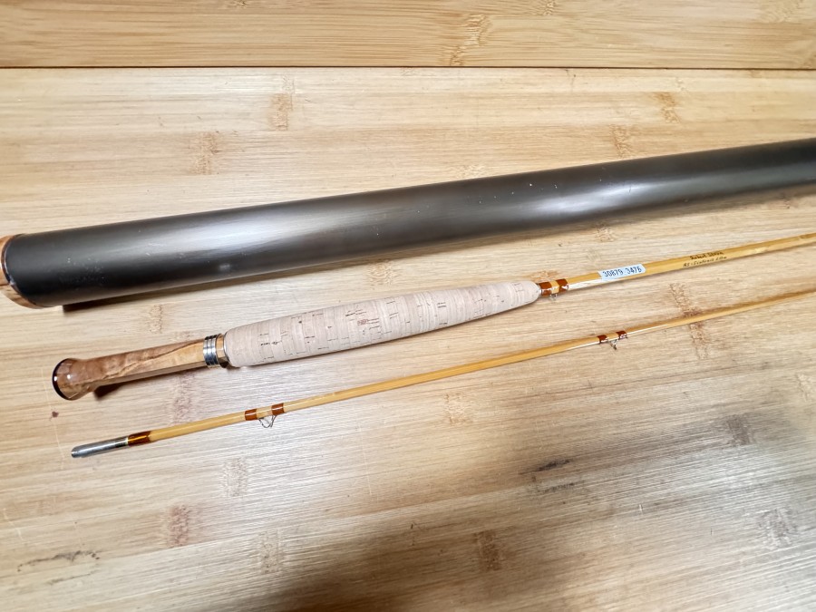 Gespliesste Fliegenrute, Robert Stroh, RS Sinfonie, 11/11, 2tlg., 2,13m, #5, Gewicht 103 Gramm, Hülsenstopfen, Futteral, Alu Transportrohr, ungefischt, Traumrute, Transportlänge 1160mm