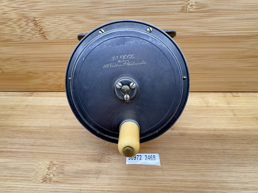 Vintage Lachsfliegenrolle, Army & Navy, A 6 N.C.L.Makers, (Dingley?), 4 1/4", wide Drum, Rechtshand, Ivory Handle, Rollendurchmesser 105mm, Rollenbreite 50mm, Rollenfußlänge 95mm, sehr guter Zustand