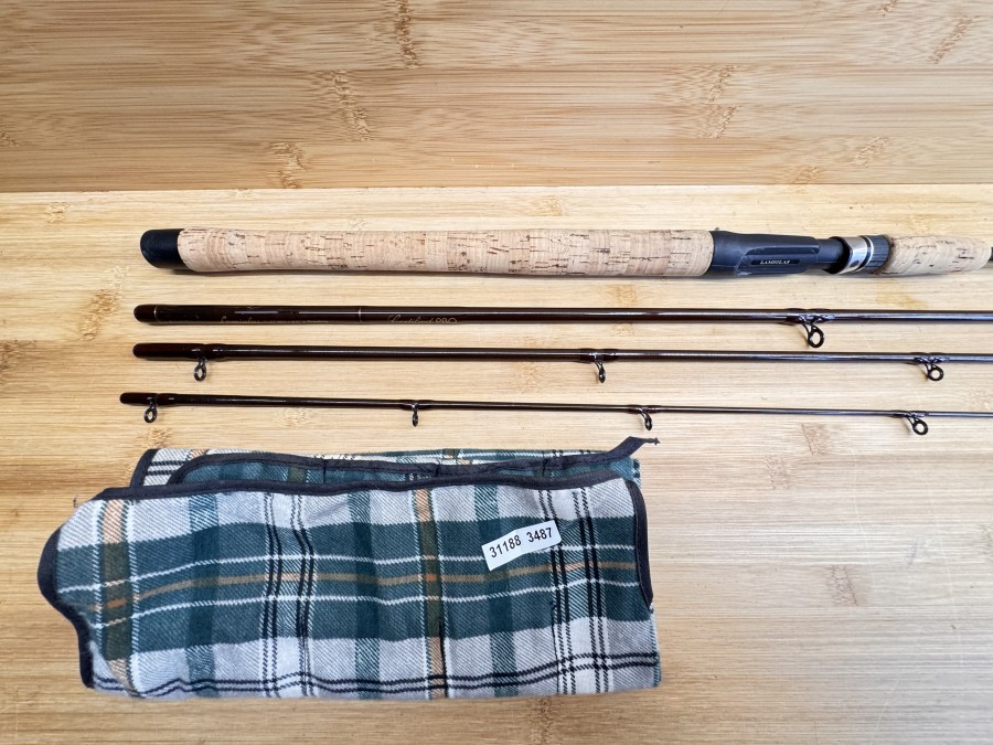 Spinnrute, Lamiglas, XT 864, Graphite, Handcrafted in USA, 4tlg., 8.6", Line wt. 10-20lb, Test . Lure wt. 1/2 - 1 1/2 oz, Futteral, Gebrauchsspuren, Transportlänge 700mm