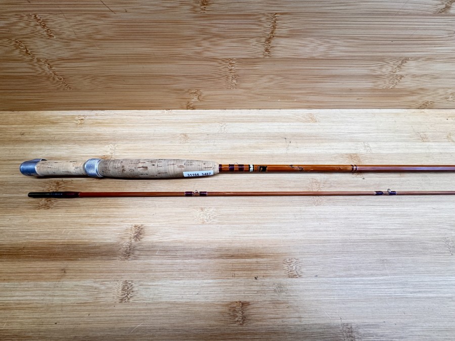 Gespliesste Fliegenrute, J.S. Sharpe Aberdeen, Scottie Impregnated Flyrod, The Featherlight, 2tlg., 7 1/2", #5, Gewicht 111g, Futteral, Spitze gerade, sehr guter Zustand, Transportlänge 1200mm