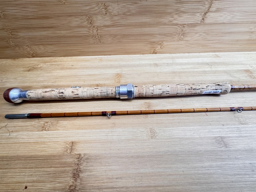 Gespliesste Fliegenrute, Made by Hardy's England, The Wye, Palakona Regd Mark, 2tlg. 11" - 3,15m, #7, Gewicht 330g, Look Fast Hülse, Brückenringe, Intermediates, Futteral, Spitze etwas kürzer als Handteil, sonst guter Zustand, Transportlänge 1740mm