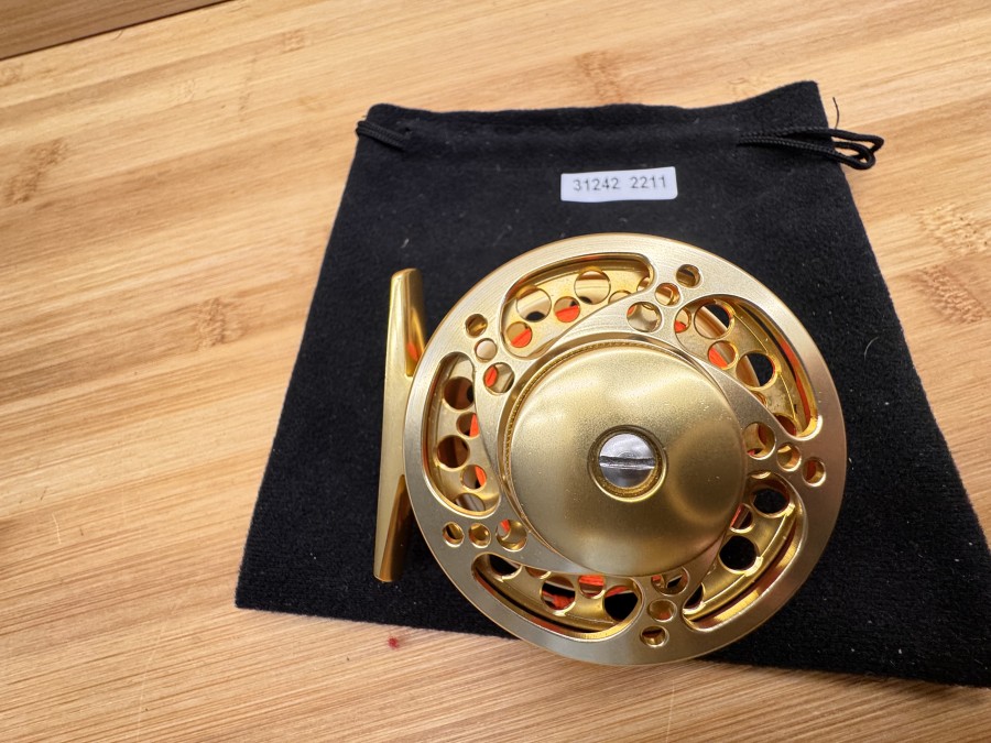 Fliegenrolle, Beer, Fario, Links- oder Rechtshand umstellbar, #3/4, mit Backing, Rollendurchmesser 68mm, Rollenbreite 25mm, Gewicht 123g, Rollenbeutel, ungefischt