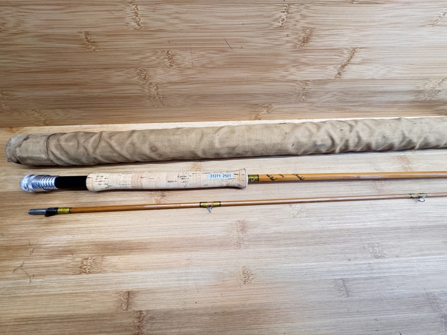 Gespliesste Fliegenrute, Made by Hardy´s England, The "Halford Knockabout" Palakona,  Regd Trade Mark, 2tlg., 9 1/2"", #7, Gewicht 208g, Look Fast  Neusilberhülsen, Brückenringe, Alu Transportrohr mit Stoffüberzug,  ungefischt, Transportlänge 1480mm