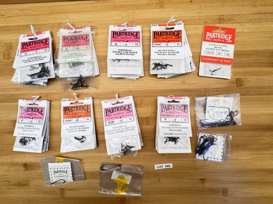 Fliegenhaken, Partridge, Double Salmon Hooks, 10#8, 13#10, 13#12, Hugh Falkus Holdfast Outbend Double Hooks, 3#6, 14#8, 16#10, 30#12,  Double Low Water Salmon Hooks, 10#6, 20#8. 10#12, Long Shank  Salmon Fly Treble Hooks (up Eye), 5#10, 8#12, 10#14, 10#16, Double Salmon Hooks, 20#10, 10#12, Double Low Water Salmon Hooks, 10#4, 10#6, 10#8, 10#10, 10#12, Double Low Water Salmon Hooks, 6#4, 10#6, 10#8, 10#10, 10#12, neu