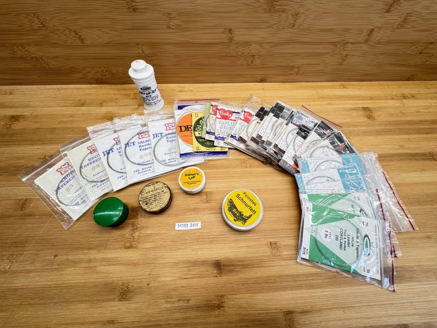 Vorfachmaterial, grosses Konvolut von 6 Hardy Knotless Tapered Leader, 8 Berkley, 20 Super Tip von Cortland, Feines Schnurfett, Killian´s Entenpürzelfett, Cortland Dry-Ur-Fly, Hardy Caroline