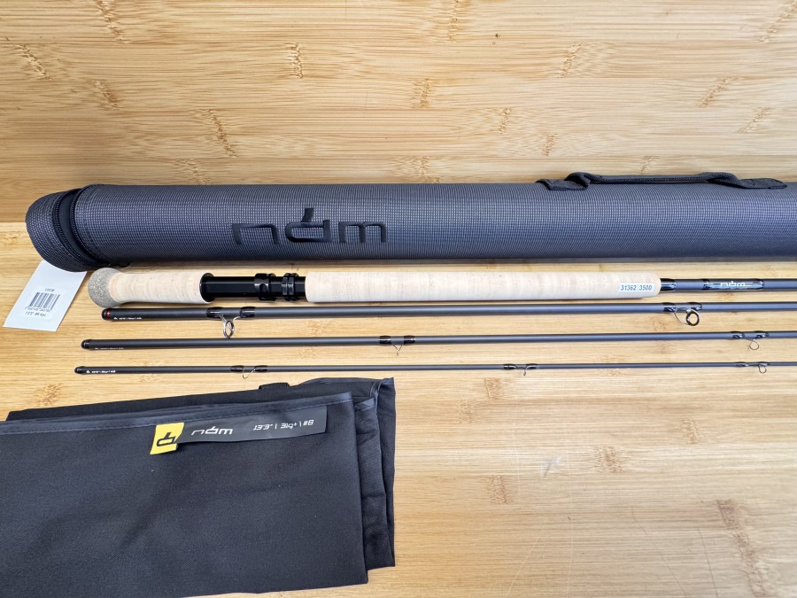 Zweihandfliegenrute, nam - delgardo,  4tlg., 13.3ft, 31g, #8/9, Gewicht 202g, Delgado Kork, Futteral, Original Transportrohr, ungefischt, Transportlänge 1100mm, sehr leichte und robuste Traumrute