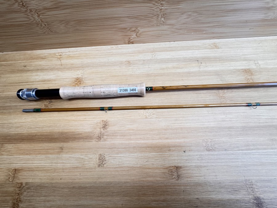 Gespliesste Fliegenrute, Made by Hardy´s England, "Continental Special " Palakona Regd Trade Mark, 2tlg., 7", #4, Gewicht 85g, ungleich geteilt, Ausgleichsstück, Ringwiclungen grün, ro abgesetzt, Futteral, Korkschutz, ungefischt, Transportlänge 1320mm