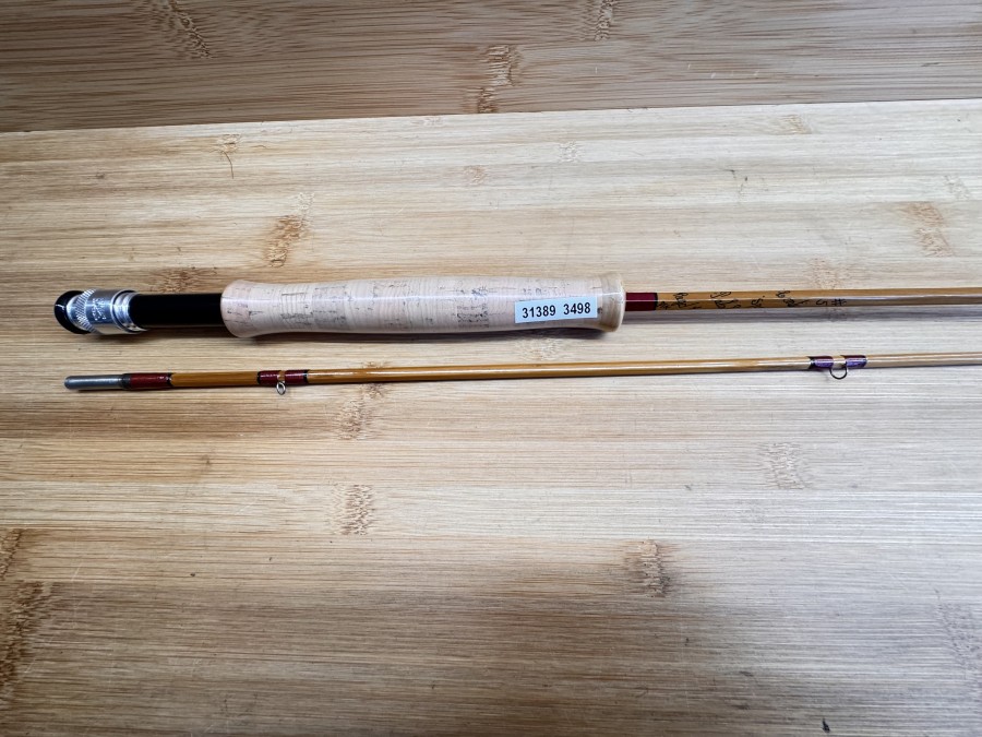 Gespliesste Fliegenrute, Made by Hardy´s England, "Continental Special " Palakona Regd Trade Mark, 2tlg., 7 1/2", #5, Gewicht 129g, ungleich geteilt, Ausgleichsstück, Ringwicklungen rot, schwarz abgesetzt, Futteral, Korkschutz, ungefischt, Transportlänge 1360mm