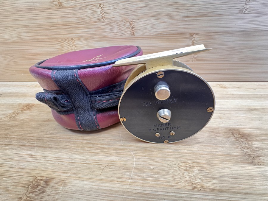 Fliegenrolle, Maker B Grantham, Mayfly No. 2, klassische S-Handle Rolle, #4/5, Rollendurchmesser 70mm,  Rollenbreite 30mm, Gewicht 89g, 
Rollentasche, Gebrauchsspuren