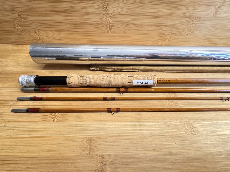 Gespliesste Fliegenrute, Made by Hardy's England, The C.C. de France, Palakona Regd Mark, Reservespitze, 3tlg., 2,70m, #5, Gewicht 144g, Futteral, Alu Transportrohr, Spitze gerade aber Lackschäden, Gebrauchsspuren, Transportlänge 940mm