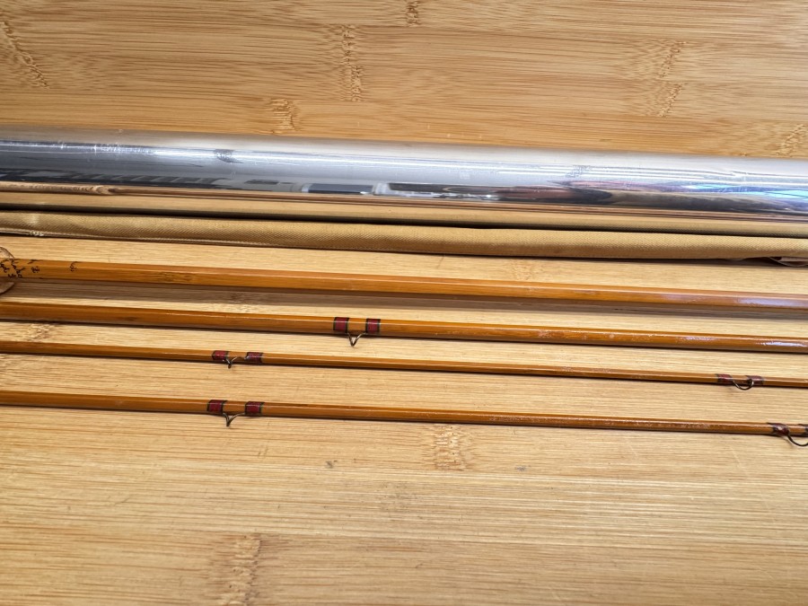 Gespliesste Fliegenrute, Made by Hardy's England, The L.R.H. Dry Fly Rod,  Palakona Regd Mark, Reservespitze, 3tlg., 2,70m, #5, Gewicht 144g, Futteral, Alu Transportrohr, Spitze gerade aber Lackschäden, Gebrauchsspuren, Transportlänge 940mm