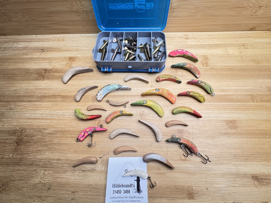 Köderbau, Konvolut von 25 Rohlingen aus Holz, Helin Flatfish, interessante Teile