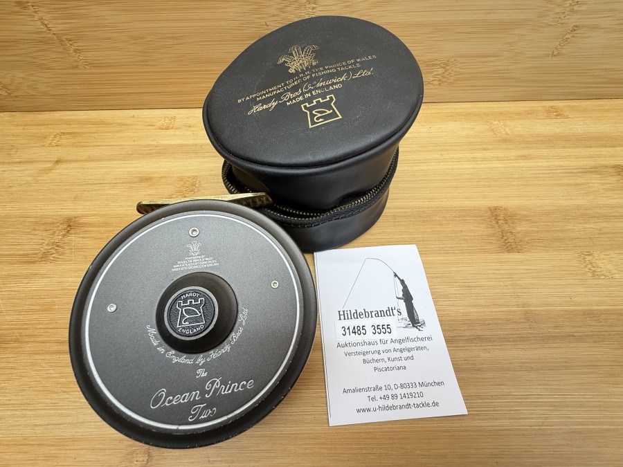 Lachsfliegen- Antireverserolle, Made in England by Hardy Bros. Ltd, Ocean Prince Two, Salzwasserbeständig, Linkshand, Rollendurchmesser 95mm, Rollenbreite 45mm, Gewicht 340g, Rollentasche, technisch gut, Gebrauchsspuren