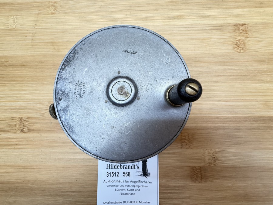 Lachsfliegenrolle, Alex Martin Glasgow, Edinburgh & Aberdeen, Thistle, Links- oder Rechtshand, Messing Rollenfuß, 76mm lang, Rollendurchmesser 108mm, Rollenbreite 50mm, Gewicht 429g, Gebrauchsspuren