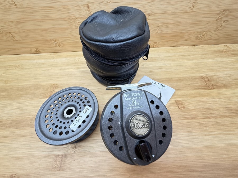 Fliegenrolle, Orvis, Battenkill Multiplier 8/9 Disc, Made in England, Linkshand, #8/9, Gewicht mit Fliegenschnur 272g, Reservespule, Rollentasche, leichte Gebrauchsspuren