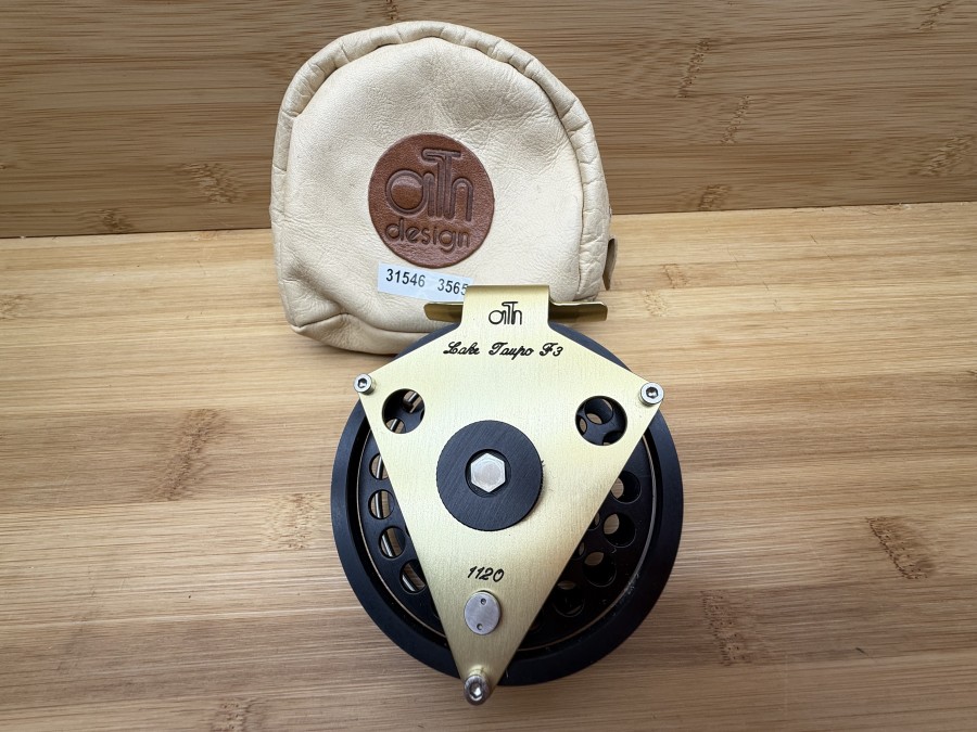 Fliegenrolle, ATH, Lake Taupo F3, 1120, Linkshand, Rollendurchmesser 80mm, Rollenbreite 30mm, Gewicht 177g, Leder Rollentasche, neu