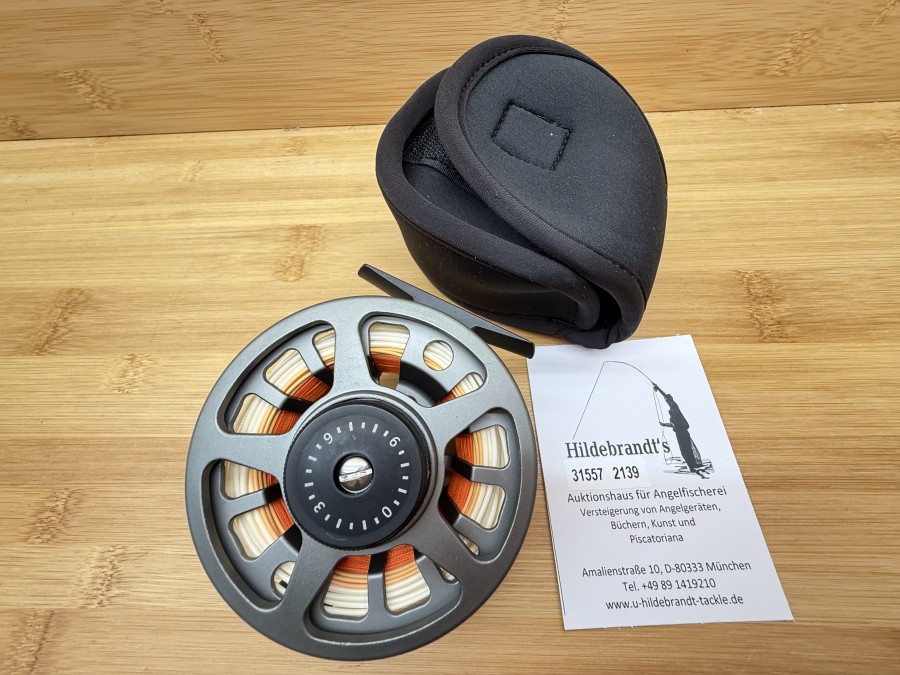 Fliegenrolle, Large Arbor, 5/7, Links- oder Rechtshand umstellbar, Rollendurchmesser 85mm, Rollenbreite 40mm, Gewicht mit gefischter Fliegenschnur WF 7 F, 190g, Neopren Rollentasche, im Karton