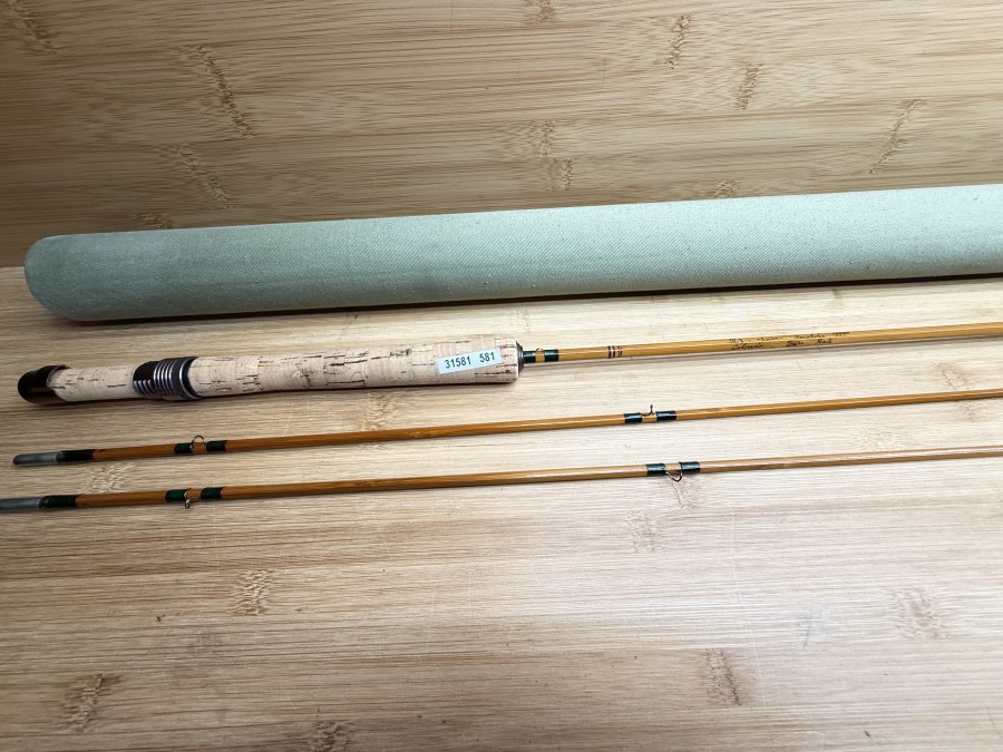 Gespliesste Fliegenrute, Pezon et Michel, Ritz . Super . Parabolic PPP, Colorado Type State, Made in France, 270, Reservespitze, ungleich geteilt, Ausgleichsstück, 2tlg., 2m31 - 7.7", #5, Gewicht 111g, Futteral, Transportrohr mit Stoffüberzug, ungefischt, Transportlänge 1380mm